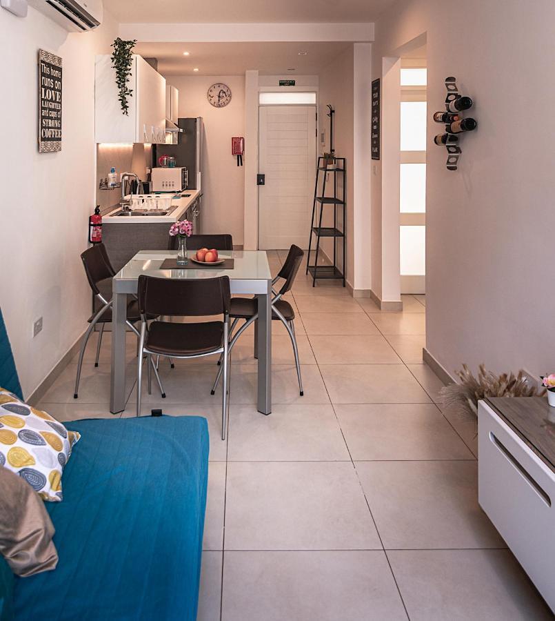 Modern Comfort - 2Br Apartment Center Of St Julians & Paceville Saint Julian's Bagian luar foto